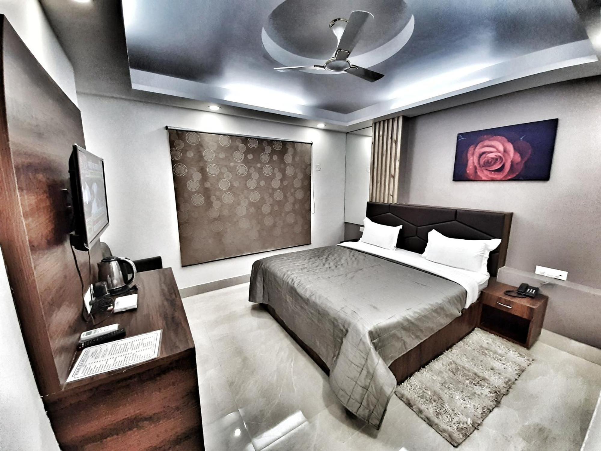 Airport Hotel Delhi Aerocity, 15 Mins Yashobhoomi New Delhi Exteriör bild